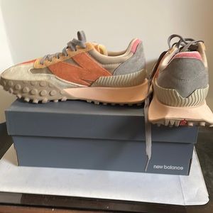 Men’s 5 1/2 new balance sneakers only worn once in good condition